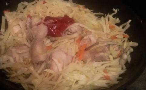Тушеная капуста с курицей в казане Тушеная капуста с курицей в казане