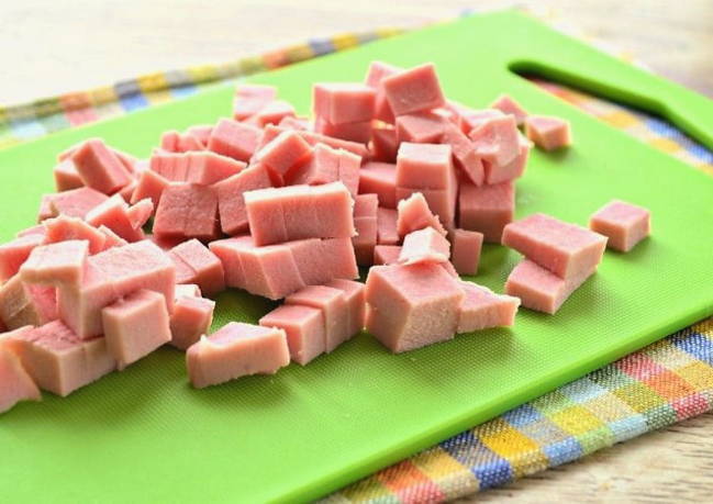 Макароны по-флотски с колбасой Макароны по-флотски с колбасой