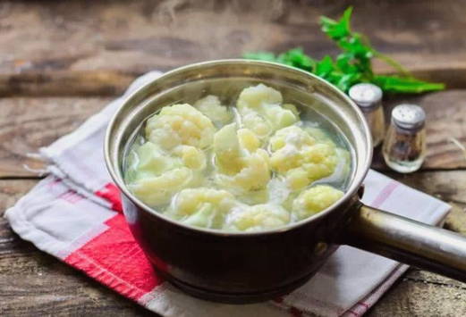 Цветная капуста в кляре с яйцом на сковороде