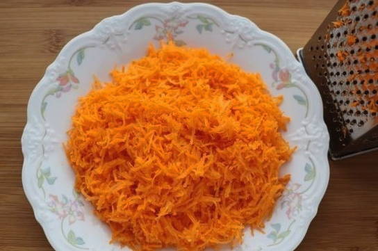 Морковный торт с грецкими орехами Морковный торт с грецкими орехами