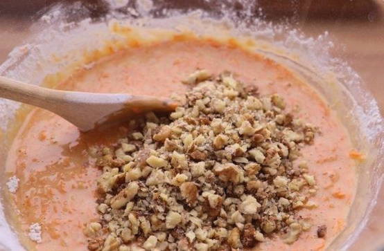 Морковный торт с грецкими орехами Морковный торт с грецкими орехами