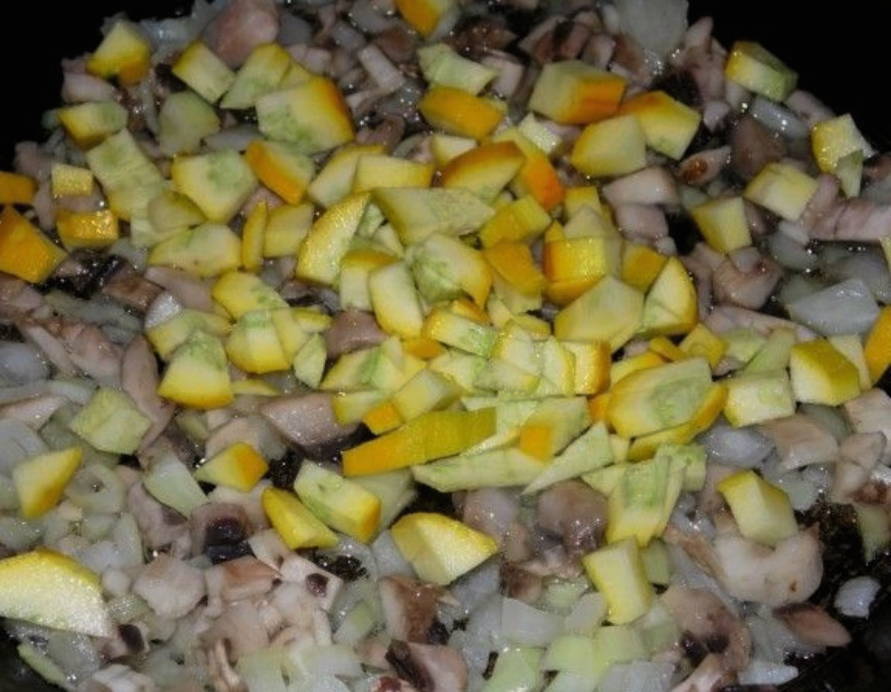 Перец, фаршированный грибами и овощами