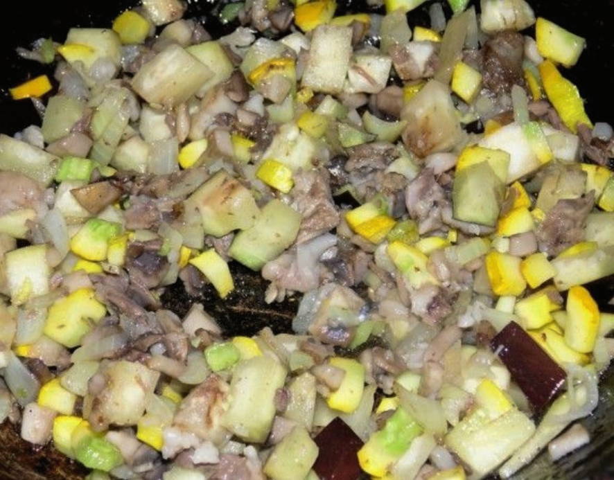 Перец, фаршированный грибами и овощами