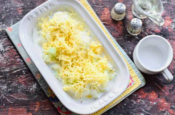 Цветная капуста в сливках с сыром в духовке