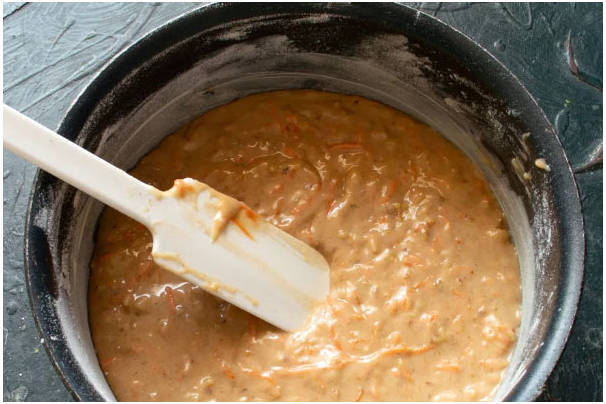Морковный торт со сметанным кремом и грецкими орехами Морковный торт со сметанным кремом и грецкими орехами