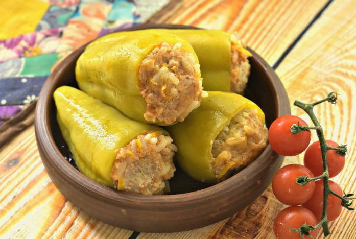 Фаршированные перцы с фаршем, рисом и томатной пастой рецепт в кастрюле