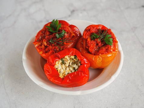 Фаршированные перцы с фаршем и рисом в кастрюле Фаршированные перцы с фаршем и рисом в кастрюле