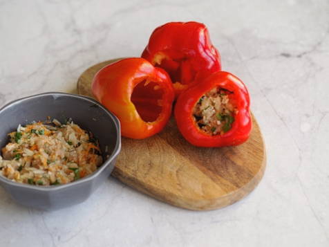 Фаршированные перцы с фаршем и рисом в кастрюле Фаршированные перцы с фаршем и рисом в кастрюле