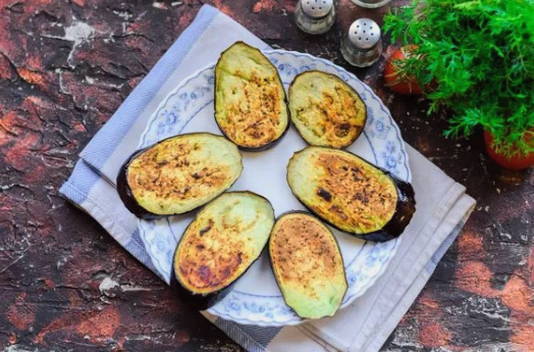 Баклажаны кружочками с помидорами и сыром в духовке