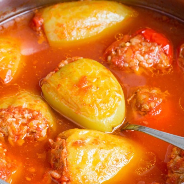 Болгарский перец, фаршированный капустой и морковью