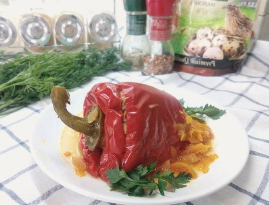 Фаршированные перцы с фаршем и рисом в мультиварке
