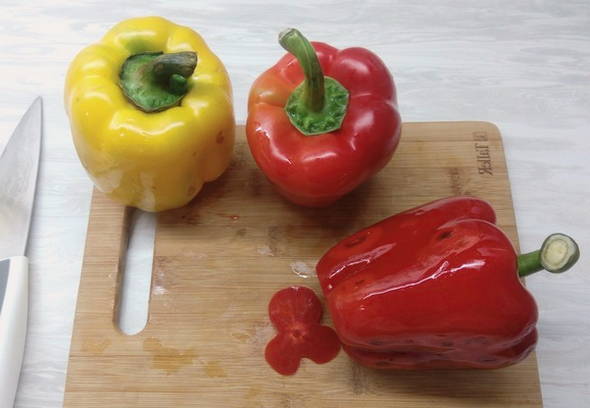Фаршированные перцы с фаршем и рисом в мультиварке