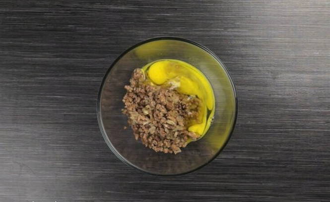 Фаршированный перец половинками с мясом и сыром на противне в духовке Фаршированный перец половинками с мясом и сыром на противне в духовке