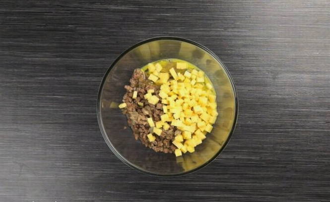 Фаршированный перец половинками с мясом и сыром на противне в духовке Фаршированный перец половинками с мясом и сыром на противне в духовке