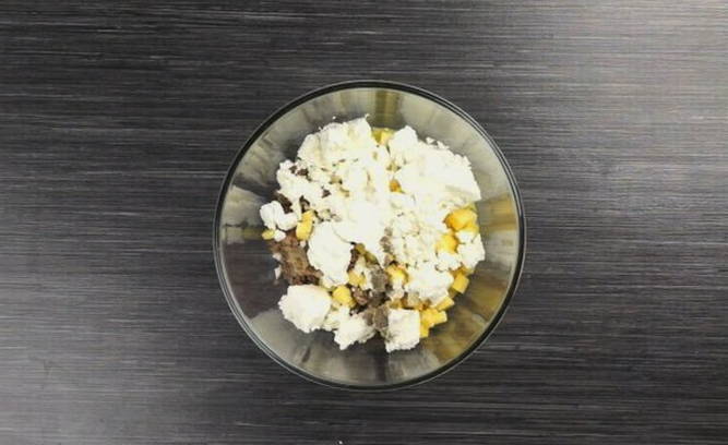 Фаршированный перец половинками с мясом и сыром на противне в духовке Фаршированный перец половинками с мясом и сыром на противне в духовке