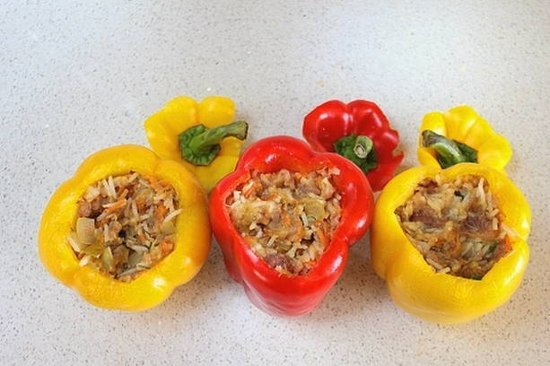 Фаршированный перец с фаршем и рисом в духовке Фаршированный перец с фаршем и рисом в духовке