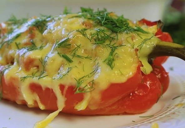 Фаршированные перцы с курицей половинками в духовке Фаршированные перцы с курицей половинками в духовке