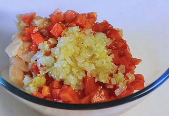 Фаршированные перцы с курицей половинками в духовке Фаршированные перцы с курицей половинками в духовке