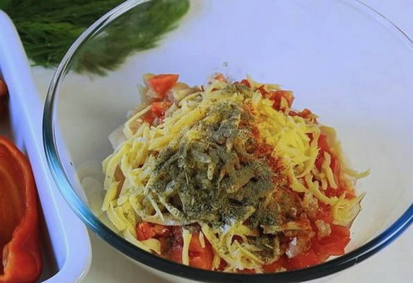Фаршированные перцы с курицей половинками в духовке Фаршированные перцы с курицей половинками в духовке