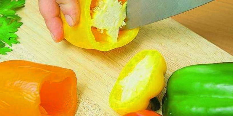Перец, фаршированный овощами в духовке
