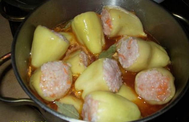 Перец, фаршированный куриным фаршем Перец, фаршированный куриным фаршем