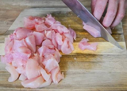 Бефстроганов из курицы в сливочном соусе на сковороде Бефстроганов из курицы в сливочном соусе на сковороде