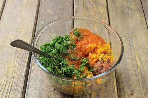 Фаршированные перцы с фаршем и рисом на сковороде