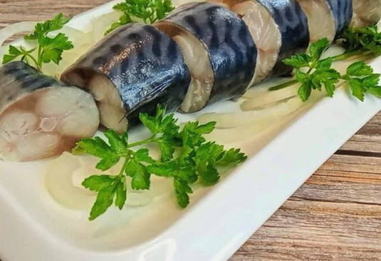 Малосольная скумбрия в рассоле Малосольная скумбрия в рассоле