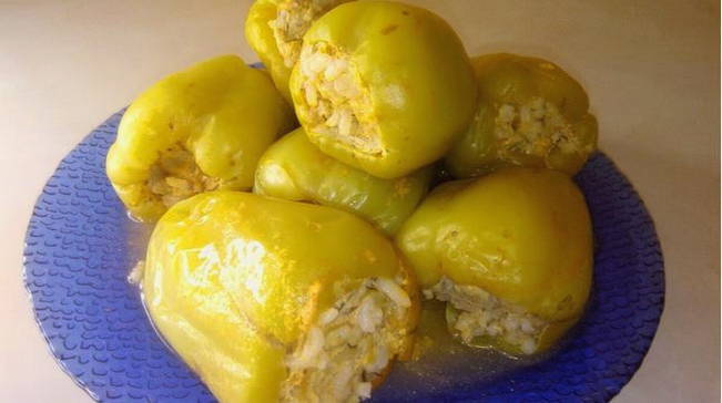 Фаршированные перцы с фаршем и рисом в мультиварке Редмонд Фаршированные перцы с фаршем и рисом в мультиварке Редмонд