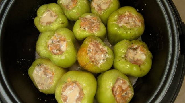 Фаршированные перцы с фаршем и рисом в мультиварке Редмонд Фаршированные перцы с фаршем и рисом в мультиварке Редмонд