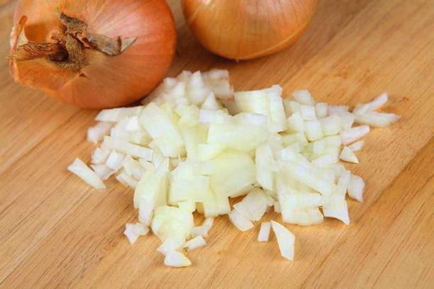 Классические фаршированные перцы с фаршем и рисом в кастрюле