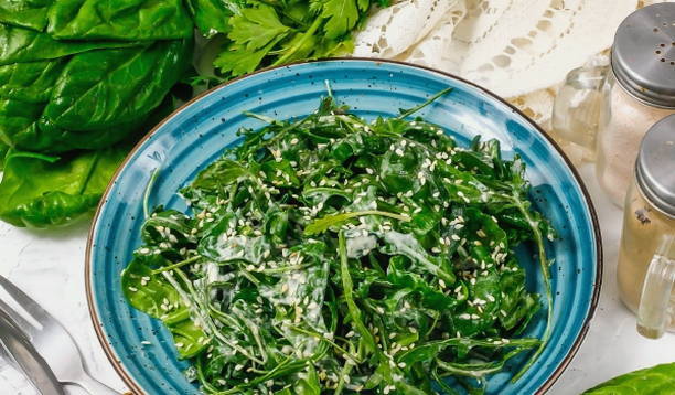 Салат со шпинатом и рукколой Салат со шпинатом и рукколой