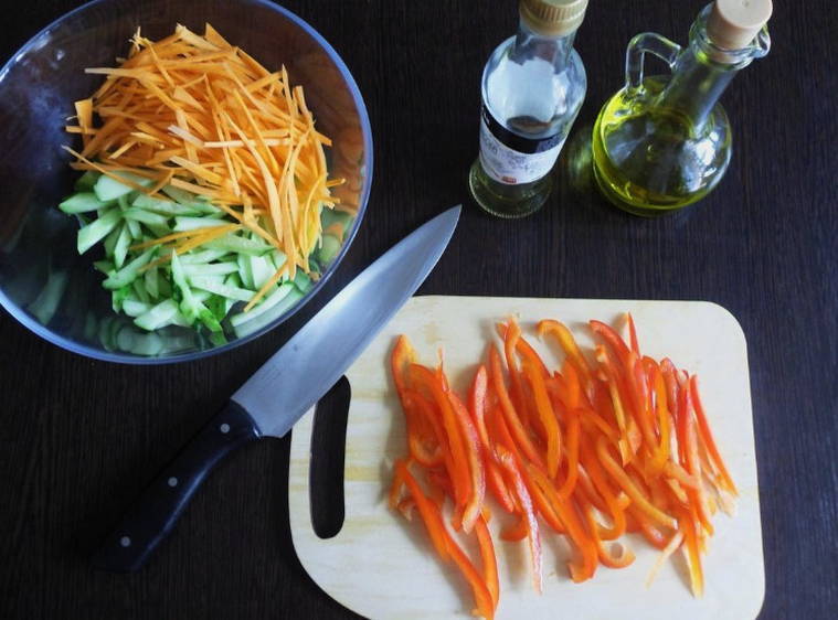Салат из огурцов по-корейски, чтобы сразу кушать