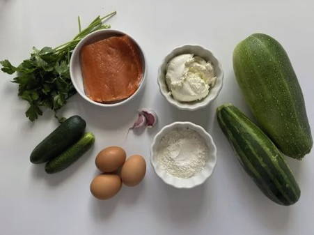 Кабачковый рулет с творожным сыром и красной рыбой Кабачковый рулет с творожным сыром и красной рыбой