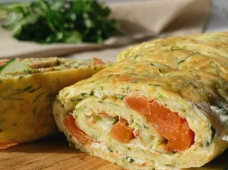 Кабачковый рулет с творожным сыром и красной рыбой Кабачковый рулет с творожным сыром и красной рыбой