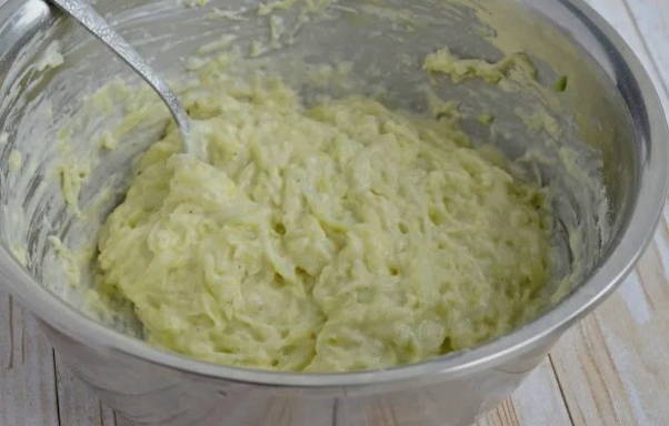 Рулет из кабачков с творожным сыром