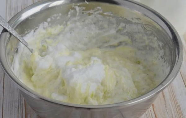 Рулет из кабачков с творожным сыром