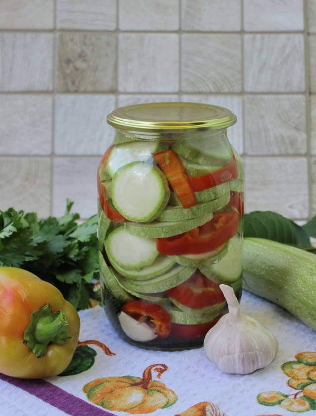 Маринованные кабачки «Пальчики оближешь» в литровых банках на зиму