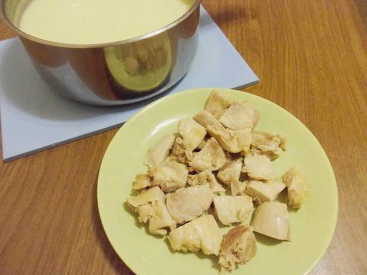 Суп-пюре из кабачков с плавленым сыром и курицей