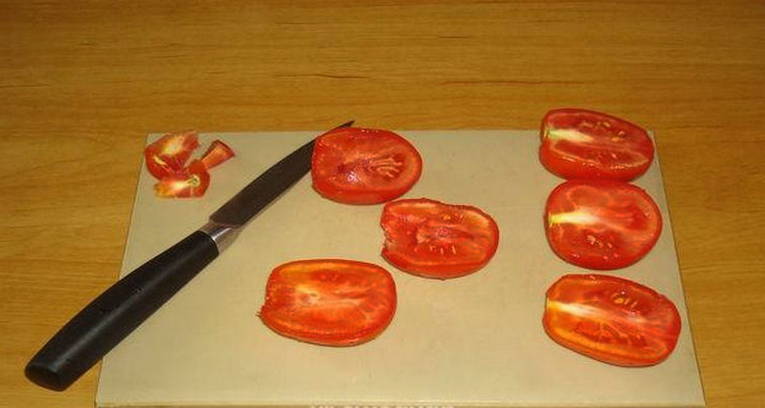 Как заморозить помидоры свежими, кусочками в морозилке на зиму