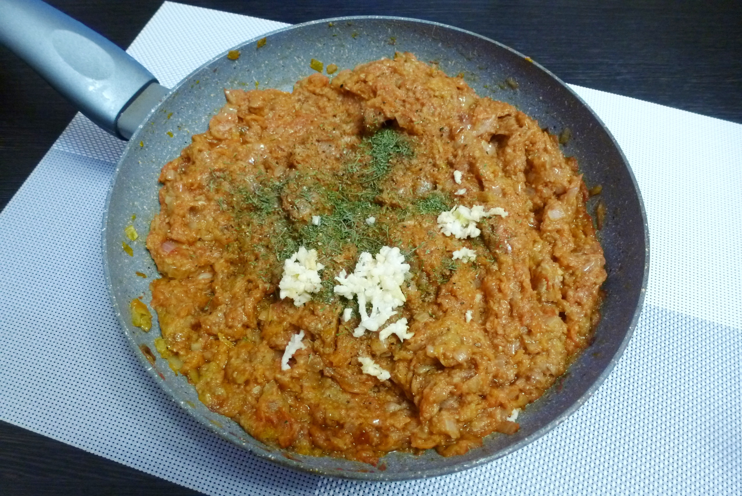 Грибная икра рецепт через мясорубку с чесноком