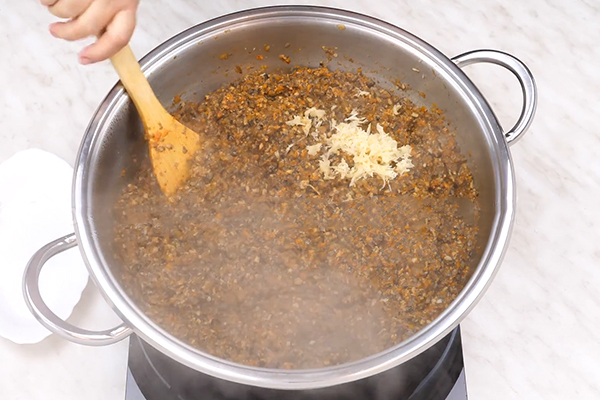 Грибная икра с помидорами и чесноком Грибная икра с помидорами и чесноком