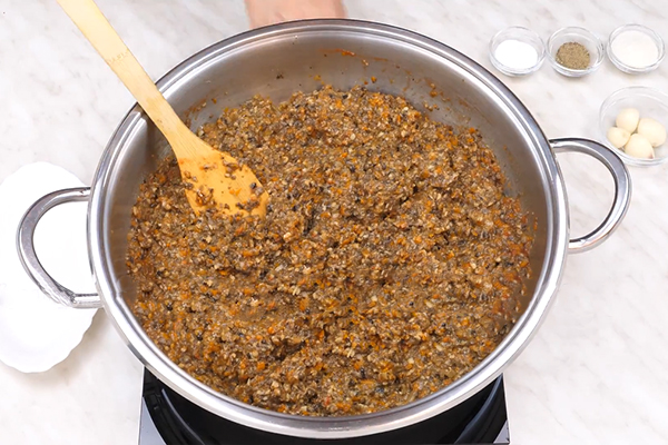 Грибная икра с помидорами и чесноком Грибная икра с помидорами и чесноком