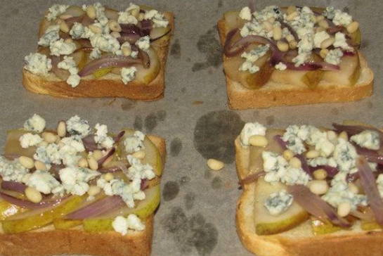 Бутерброды с грушей и сыром Бутерброды с грушей и сыром