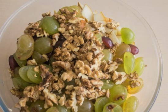Салат с грушей и куриной грудкой