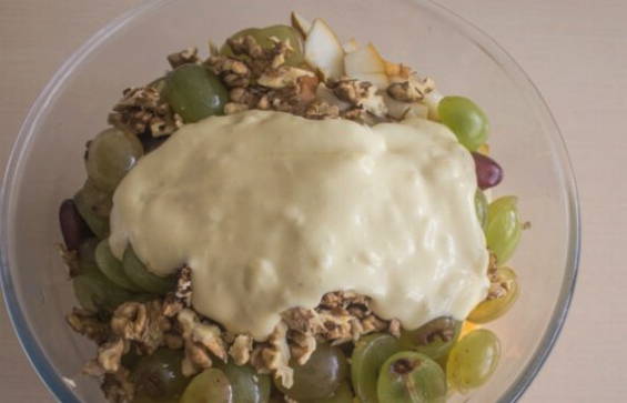 Салат с грушей и куриной грудкой