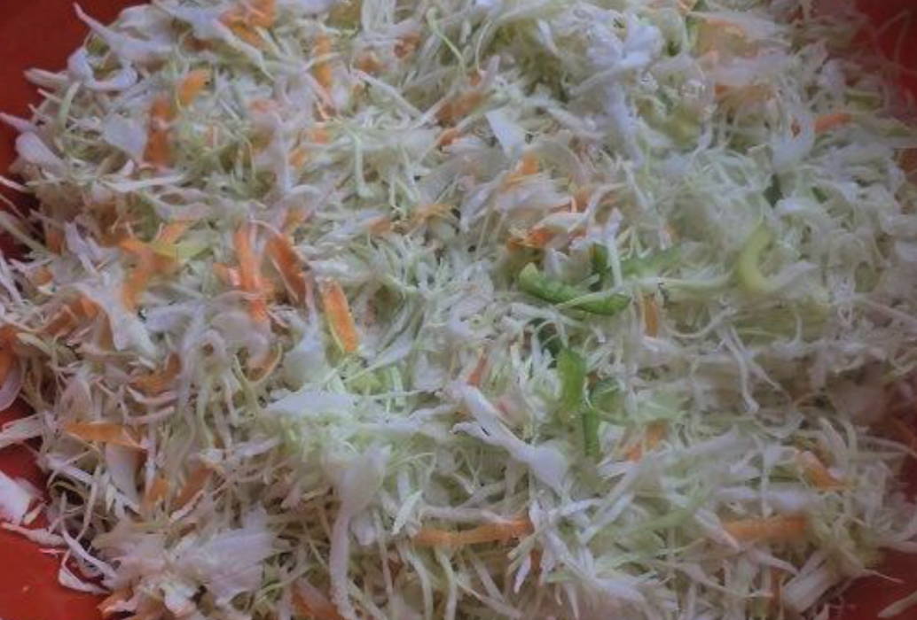 Салат из капусты с болгарским перцем, морковью и луком без стерилизации на зиму