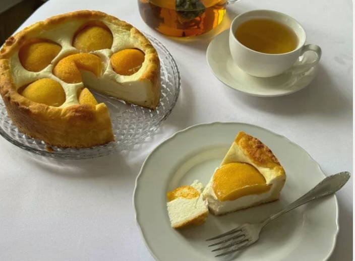 Пирог с персиками и творогом Пирог с персиками и творогом