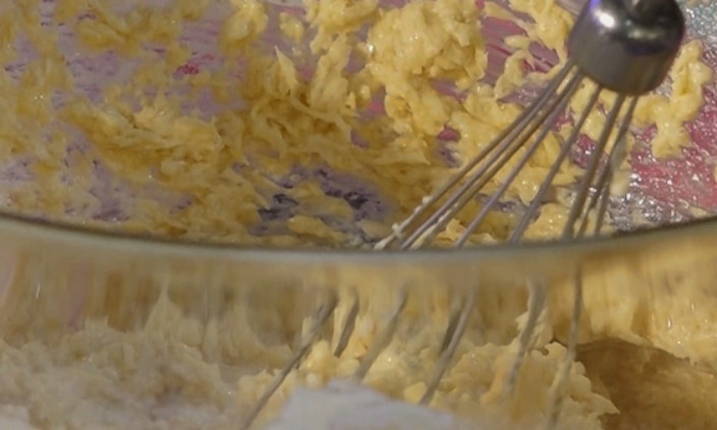 Пирог с консервированными персиками Пирог с консервированными персиками