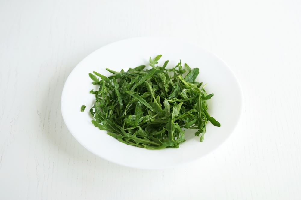 Салат с грушей, сыром дор блю и кедровыми орешками